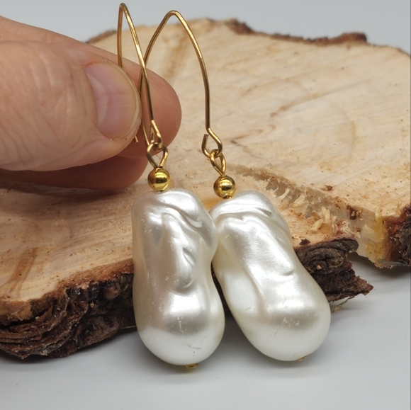 Anthropologie Jewelry Gold plated Earrings Baroque Pearls Resin Big Pearl - Picture 1 of 7